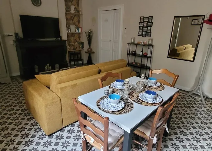 Le Colbert - T2 Centre نيم